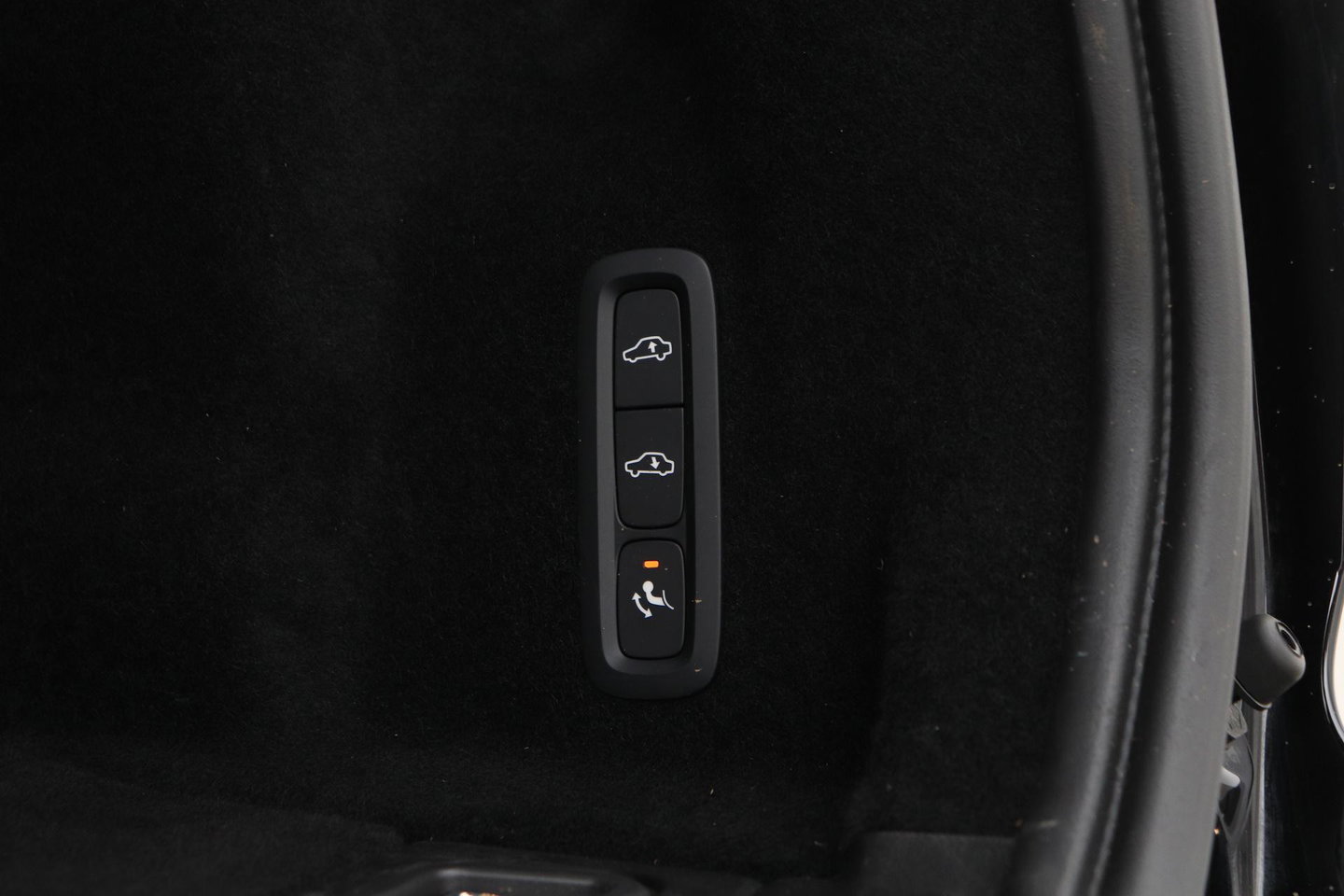 Volvo XC60 T6 Plug-in hybrid Ultra Black Edition | ACC | Luchtvering | Trekhaak | Bowers&Wilkins | 360° Camera | Stoelmassage | Panoramadak | Head-Up