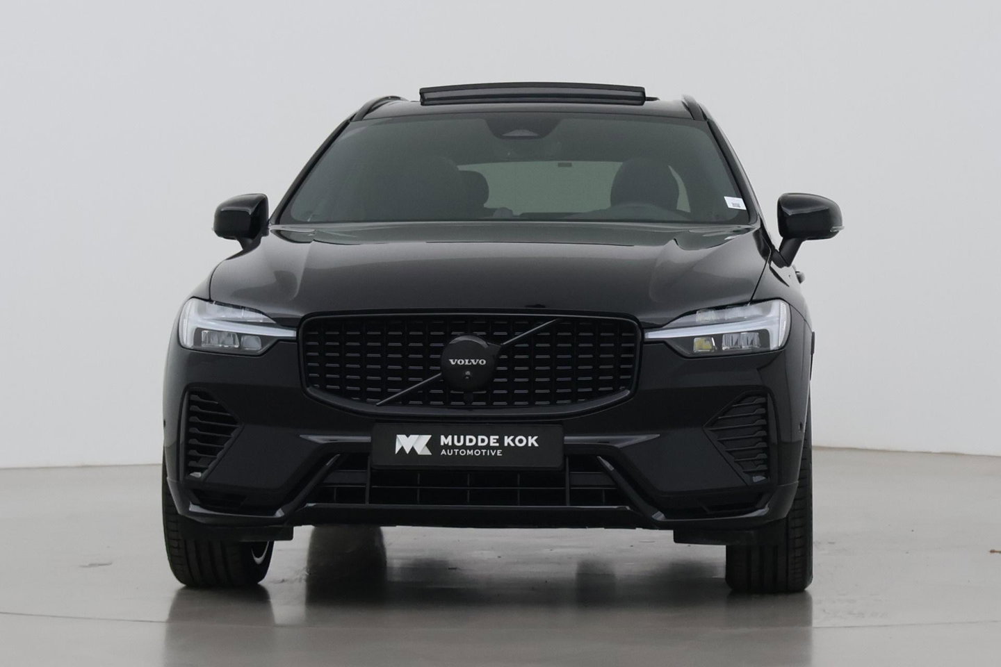 Volvo XC60 T6 Plug-in hybrid Ultra Black Edition | ACC | Luchtvering | Trekhaak | Bowers&Wilkins | 360° Camera | Stoelmassage | Panoramadak | Head-Up