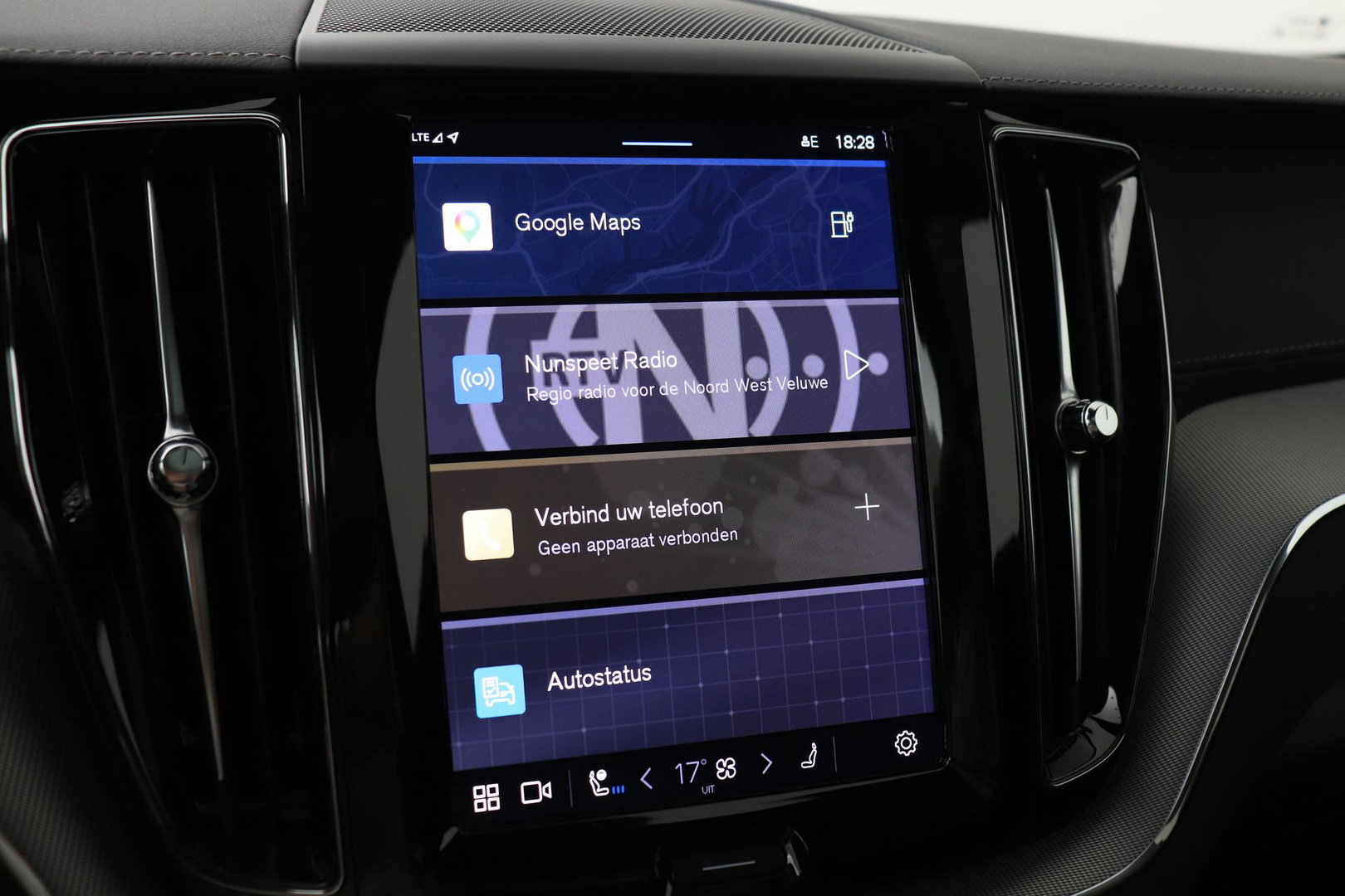 Volvo XC60 T6 Plug-in hybrid Ultra Black Edition | ACC | Luchtvering | Trekhaak | Bowers&Wilkins | 360° Camera | Stoelmassage | Panoramadak | Head-Up