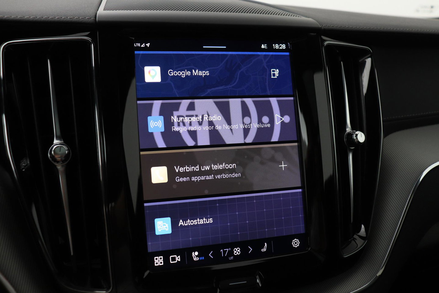 Volvo XC60 T6 Plug-in hybrid Ultra Black Edition | ACC | Luchtvering | Trekhaak | Bowers&Wilkins | 360° Camera | Stoelmassage | Panoramadak | Head-Up