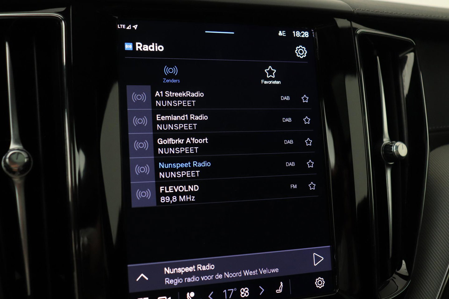 Volvo XC60 T6 Plug-in hybrid Ultra Black Edition | ACC | Luchtvering | Trekhaak | Bowers&Wilkins | 360° Camera | Stoelmassage | Panoramadak | Head-Up