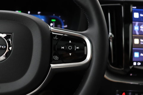 Volvo XC60 T6 Plug-in hybrid Ultra Black Edition | ACC | Luchtvering | Trekhaak | Bowers&Wilkins | 360° Camera | Stoelmassage | Panoramadak | Head-Up