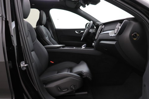 Volvo XC60 T6 Plug-in hybrid Ultra Black Edition | ACC | Luchtvering | Trekhaak | Bowers&Wilkins | 360° Camera | Stoelmassage | Panoramadak | Head-Up