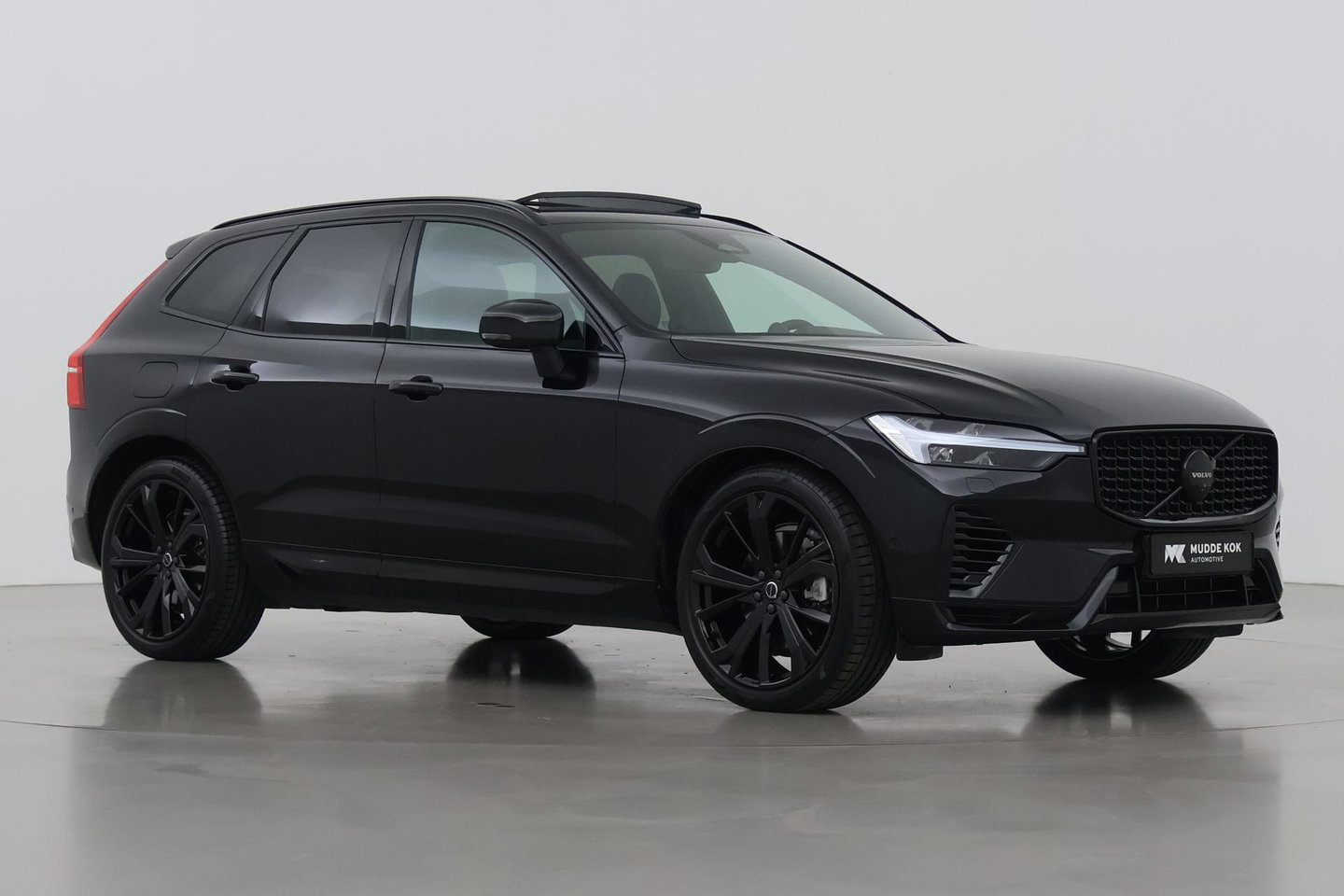 Volvo XC60 T6 Plug-in hybrid Ultra Black Edition | ACC | Luchtvering | Trekhaak | Bowers&Wilkins | 360° Camera | Stoelmassage | Panoramadak | Head-Up