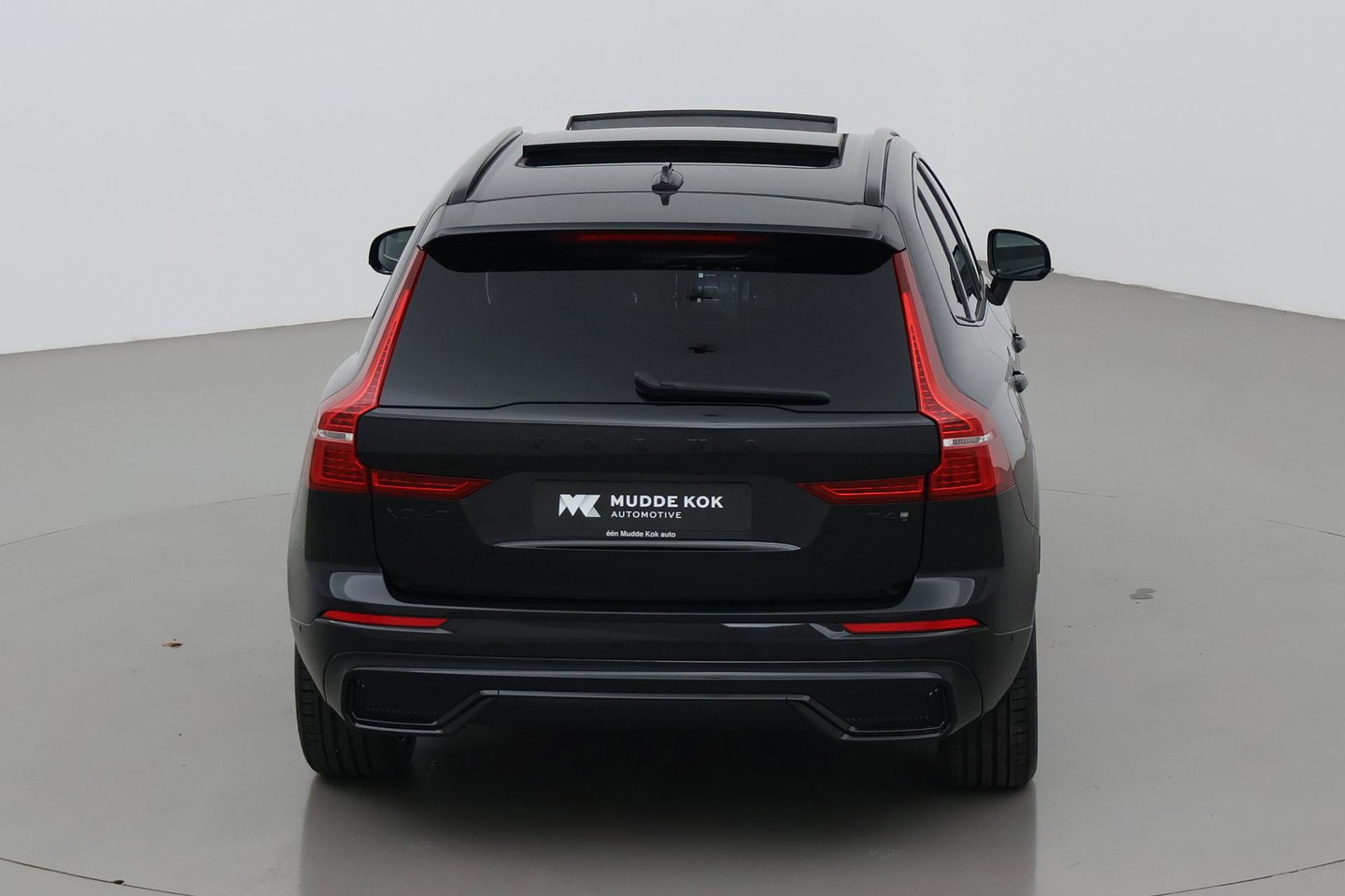 Volvo XC60 T6 Plug-in hybrid Ultra Black Edition | ACC | Luchtvering | Trekhaak | Bowers&Wilkins | 360° Camera | Stoelmassage | Panoramadak | Head-Up