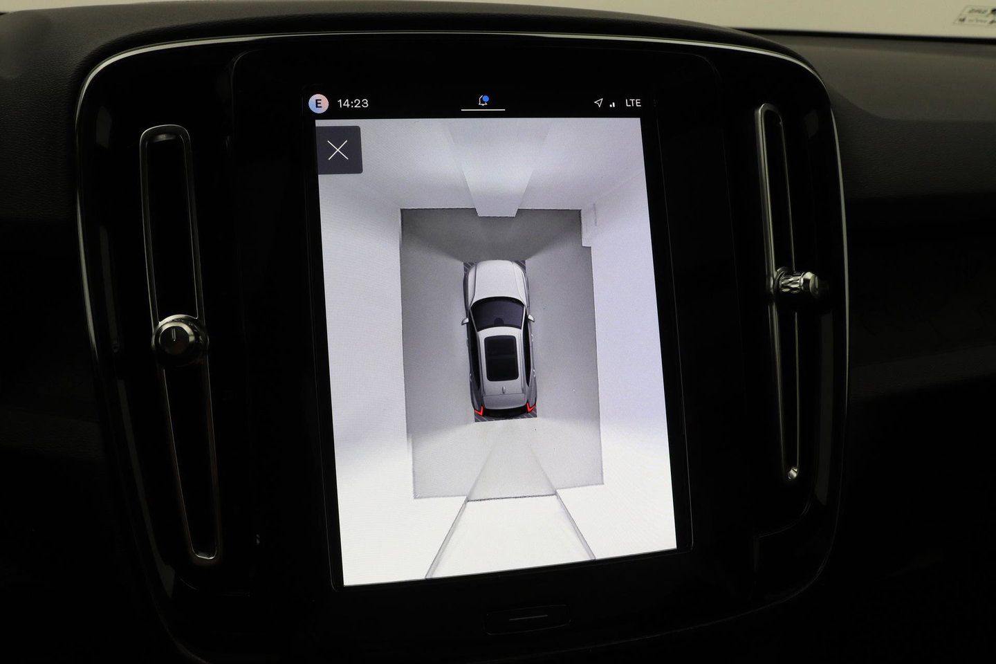 Volvo EX40 Twin Motor Plus Black Edition 82 kWh | ACC | Panoramadak | 360° Camera | Harman/Kardon | Stoel+Stuurverwarming | 20 Inch