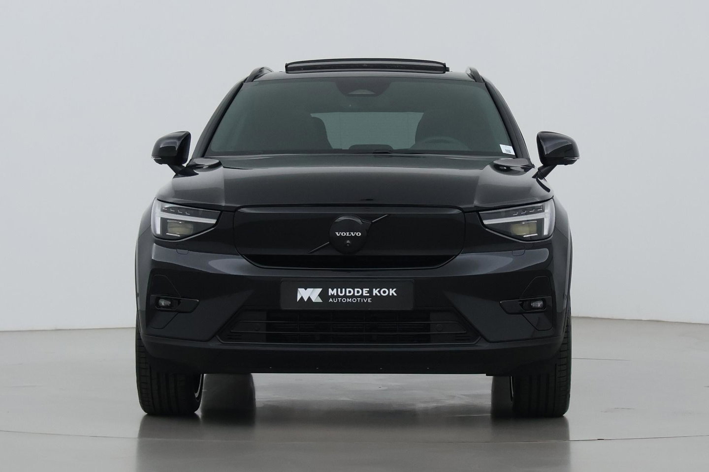 Volvo EX40 Twin Motor Plus Black Edition 82 kWh | ACC | Panoramadak | 360° Camera | Harman/Kardon | Stoel+Stuurverwarming | 20 Inch