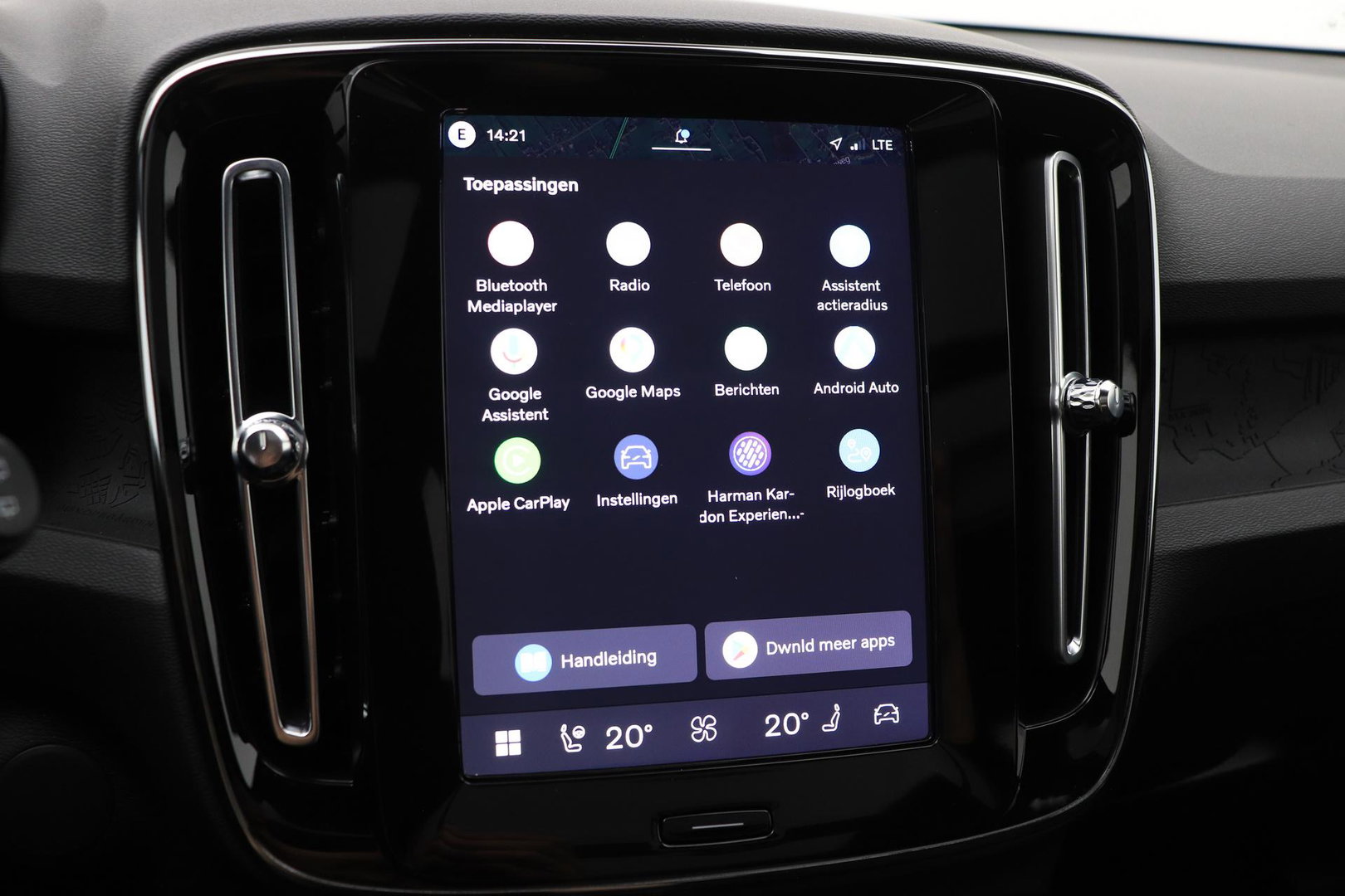 Volvo EX40 Twin Motor Plus Black Edition 82 kWh | ACC | Panoramadak | 360° Camera | Harman/Kardon | Stoel+Stuurverwarming | 20 Inch
