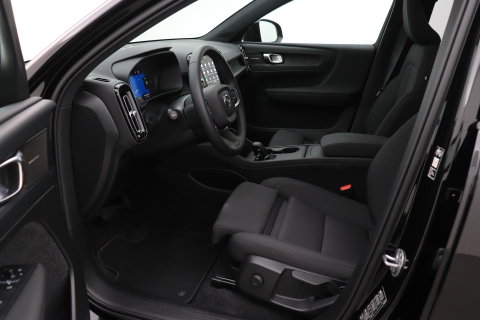 Volvo EX40 Twin Motor Plus Black Edition 82 kWh | ACC | Panoramadak | 360° Camera | Harman/Kardon | Stoel+Stuurverwarming | 20 Inch