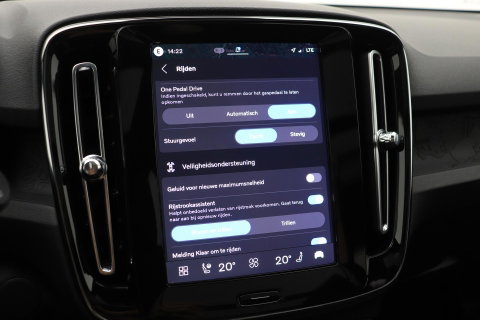 Volvo EX40 Twin Motor Plus Black Edition 82 kWh | ACC | Panoramadak | 360° Camera | Harman/Kardon | Stoel+Stuurverwarming | 20 Inch