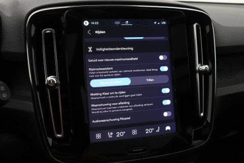 Volvo EX40 Twin Motor Plus Black Edition 82 kWh | ACC | Panoramadak | 360° Camera | Harman/Kardon | Stoel+Stuurverwarming | 20 Inch