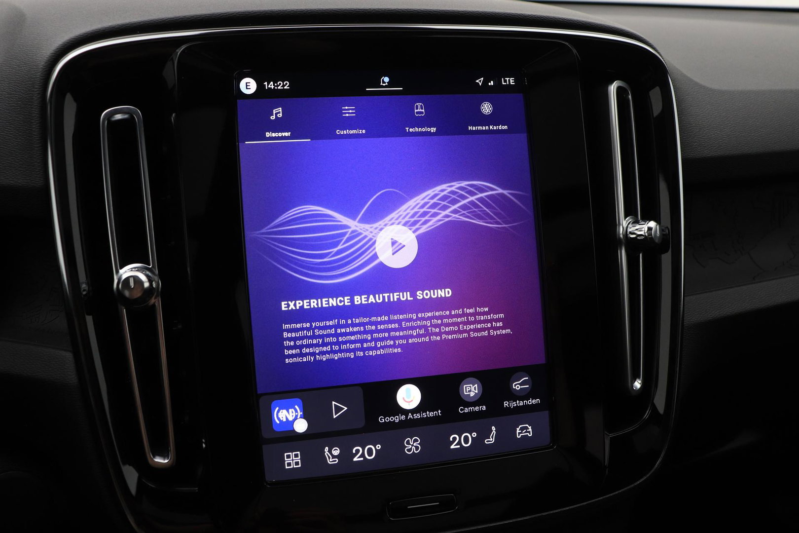 Volvo EX40 Twin Motor Plus Black Edition 82 kWh | ACC | Panoramadak | 360° Camera | Harman/Kardon | Stoel+Stuurverwarming | 20 Inch