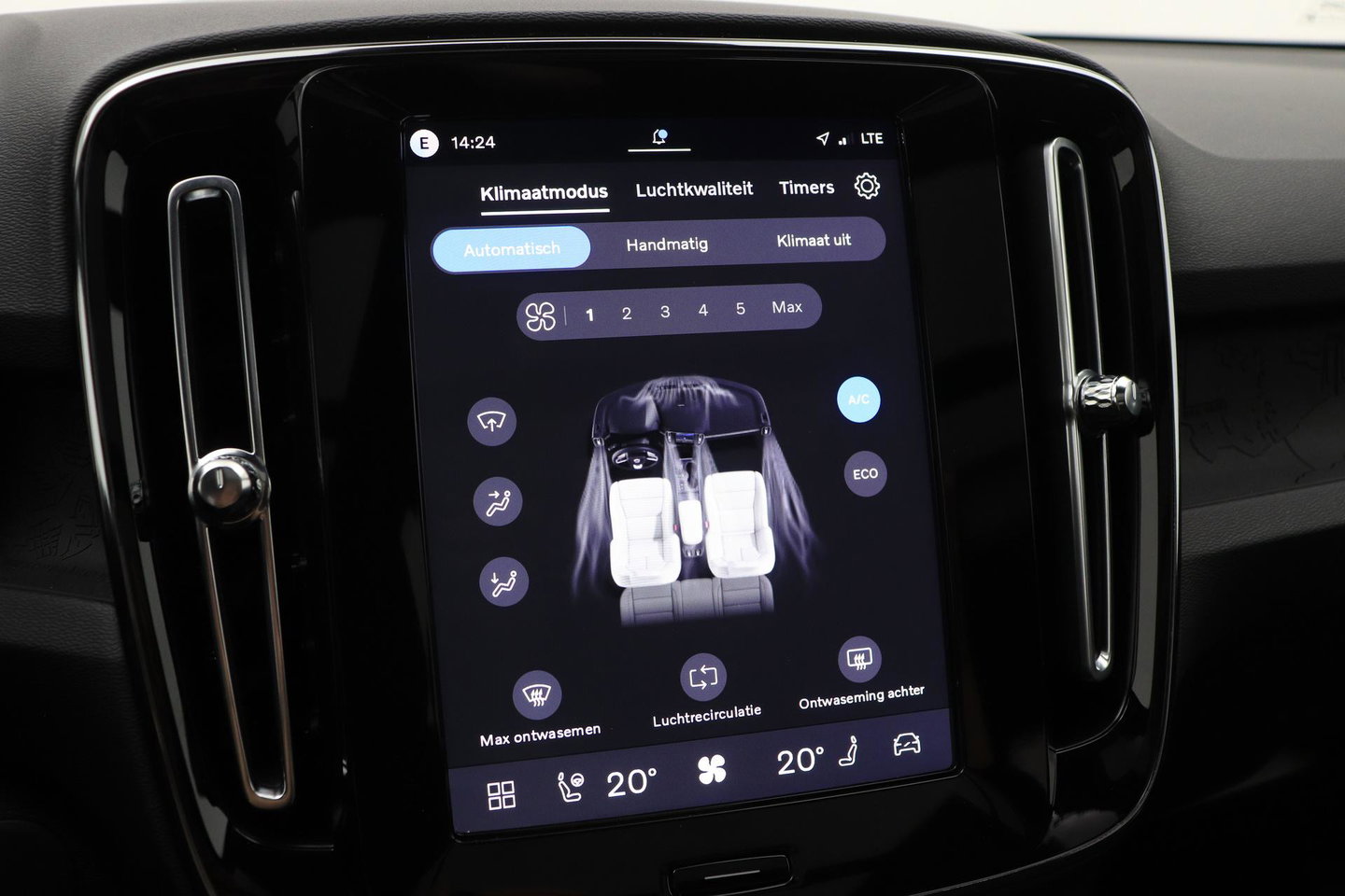 Volvo EX40 Twin Motor Plus Black Edition 82 kWh | ACC | Panoramadak | 360° Camera | Harman/Kardon | Stoel+Stuurverwarming | 20 Inch