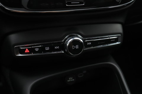 Volvo EX40 Twin Motor Plus Black Edition 82 kWh | ACC | Panoramadak | 360° Camera | Harman/Kardon | Stoel+Stuurverwarming | 20 Inch