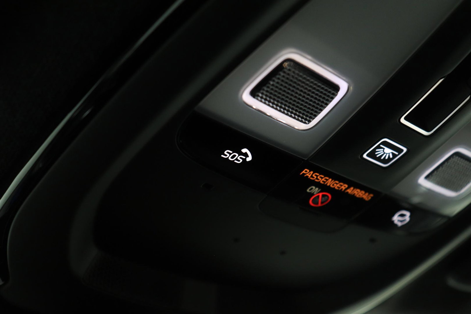 Volvo EX40 Twin Motor Plus Black Edition 82 kWh | ACC | Panoramadak | 360° Camera | Harman/Kardon | Stoel+Stuurverwarming | 20 Inch