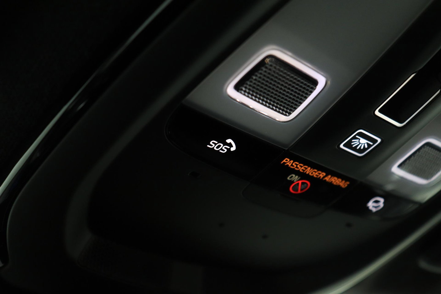 Volvo EX40 Twin Motor Plus Black Edition 82 kWh | ACC | Panoramadak | 360° Camera | Harman/Kardon | Stoel+Stuurverwarming | 20 Inch