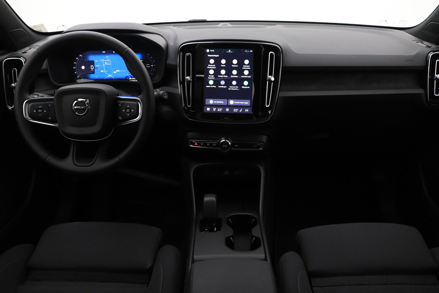 Volvo EX40 Twin Motor Plus Black Edition 82 kWh | ACC | Panoramadak | 360° Camera | Harman/Kardon | Stoel+Stuurverwarming | 20 Inch
