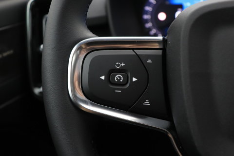 Volvo EX40 Twin Motor Plus Black Edition 82 kWh | ACC | Panoramadak | 360° Camera | Harman/Kardon | Stoel+Stuurverwarming | 20 Inch