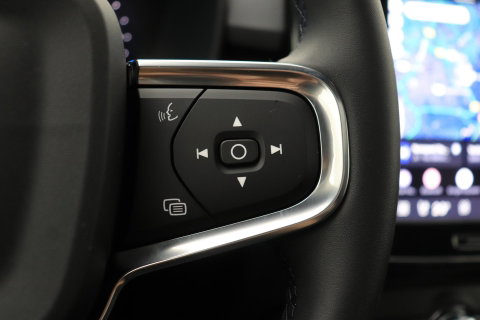Volvo EX40 Twin Motor Plus Black Edition 82 kWh | ACC | Panoramadak | 360° Camera | Harman/Kardon | Stoel+Stuurverwarming | 20 Inch