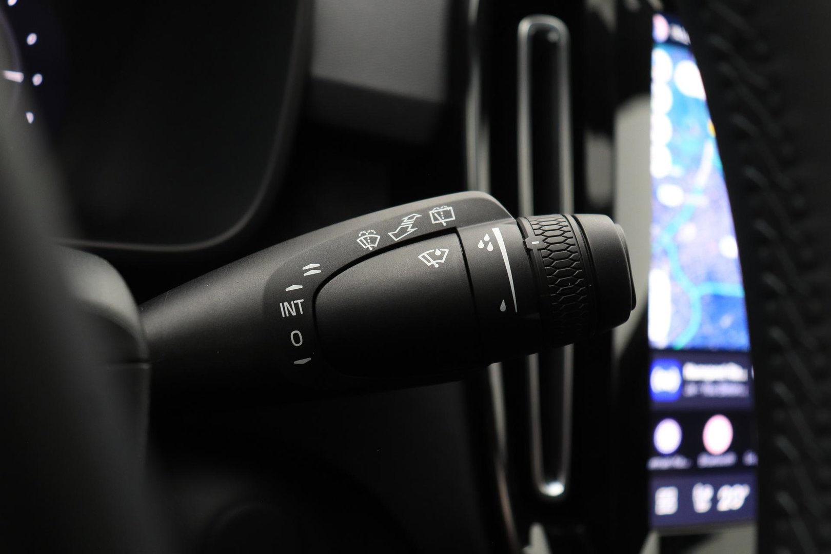 Volvo EX40 Twin Motor Plus Black Edition 82 kWh | ACC | Panoramadak | 360° Camera | Harman/Kardon | Stoel+Stuurverwarming | 20 Inch