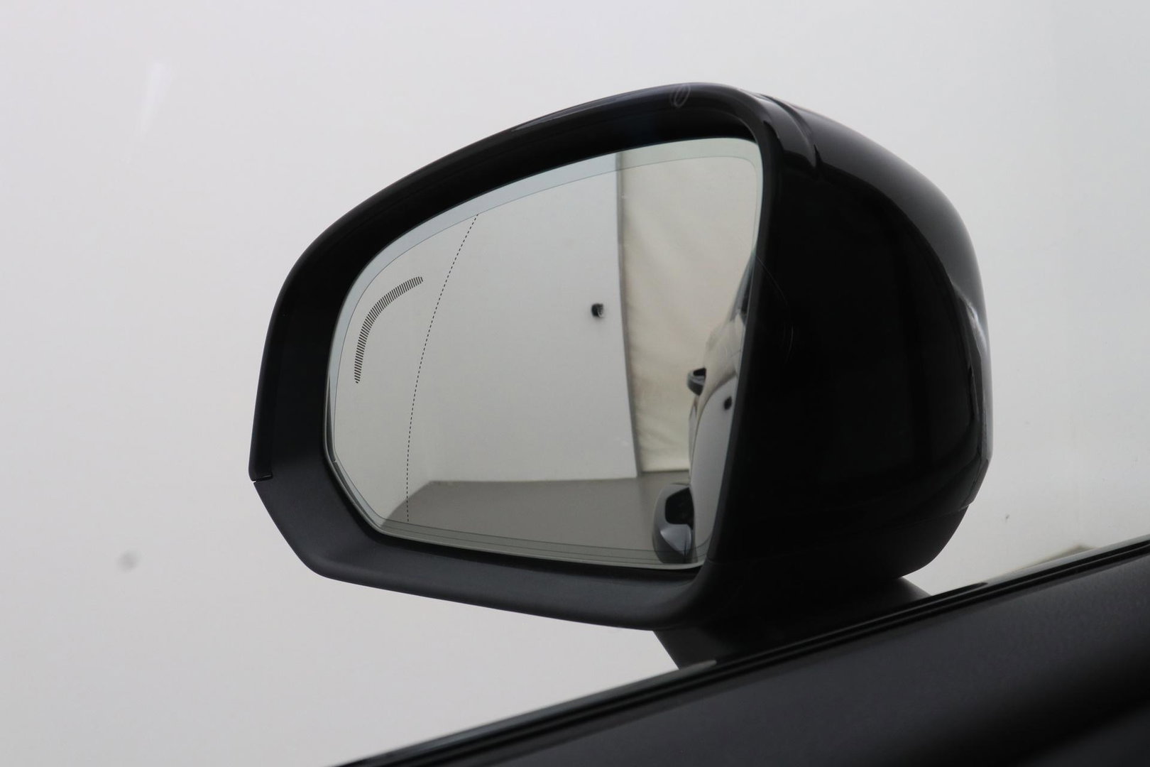 Volvo EX40 Twin Motor Plus Black Edition 82 kWh | ACC | Panoramadak | 360° Camera | Harman/Kardon | Stoel+Stuurverwarming | 20 Inch