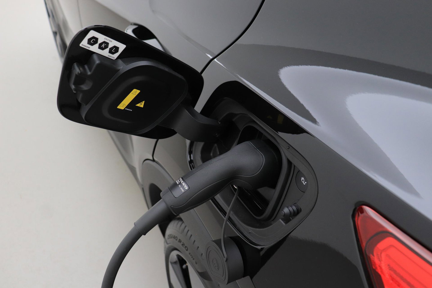 Volvo EX40 Twin Motor Plus Black Edition 82 kWh | ACC | Panoramadak | 360° Camera | Harman/Kardon | Stoel+Stuurverwarming | 20 Inch