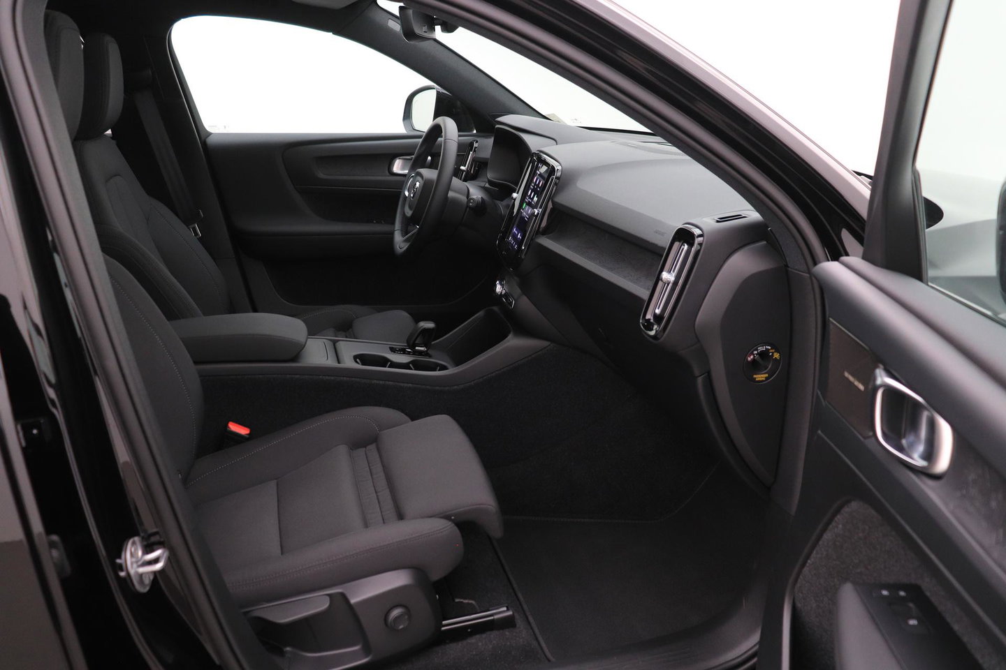 Volvo EX40 Twin Motor Plus Black Edition 82 kWh | ACC | Panoramadak | 360° Camera | Harman/Kardon | Stoel+Stuurverwarming | 20 Inch