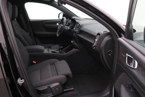 Volvo EX40 Twin Motor Plus Black Edition 82 kWh | ACC | Panoramadak | 360° Camera | Harman/Kardon | Stoel+Stuurverwarming | 20 Inch
