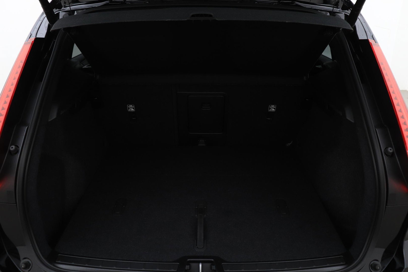 Volvo EX40 Twin Motor Plus Black Edition 82 kWh | ACC | Panoramadak | 360° Camera | Harman/Kardon | Stoel+Stuurverwarming | 20 Inch