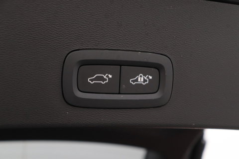 Volvo EX40 Twin Motor Plus Black Edition 82 kWh | ACC | Panoramadak | 360° Camera | Harman/Kardon | Stoel+Stuurverwarming | 20 Inch
