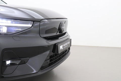 Volvo EX40 Twin Motor Plus Black Edition 82 kWh | ACC | Panoramadak | 360° Camera | Harman/Kardon | Stoel+Stuurverwarming | 20 Inch