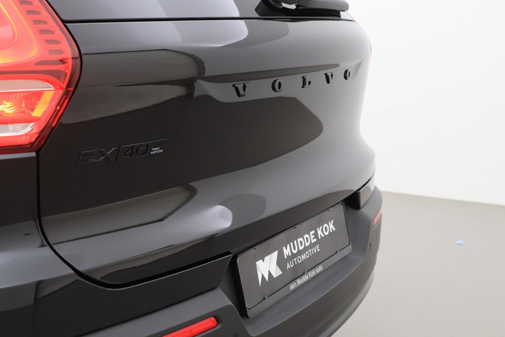 Volvo EX40 Twin Motor Plus Black Edition 82 kWh | ACC | Panoramadak | 360° Camera | Harman/Kardon | Stoel+Stuurverwarming | 20 Inch