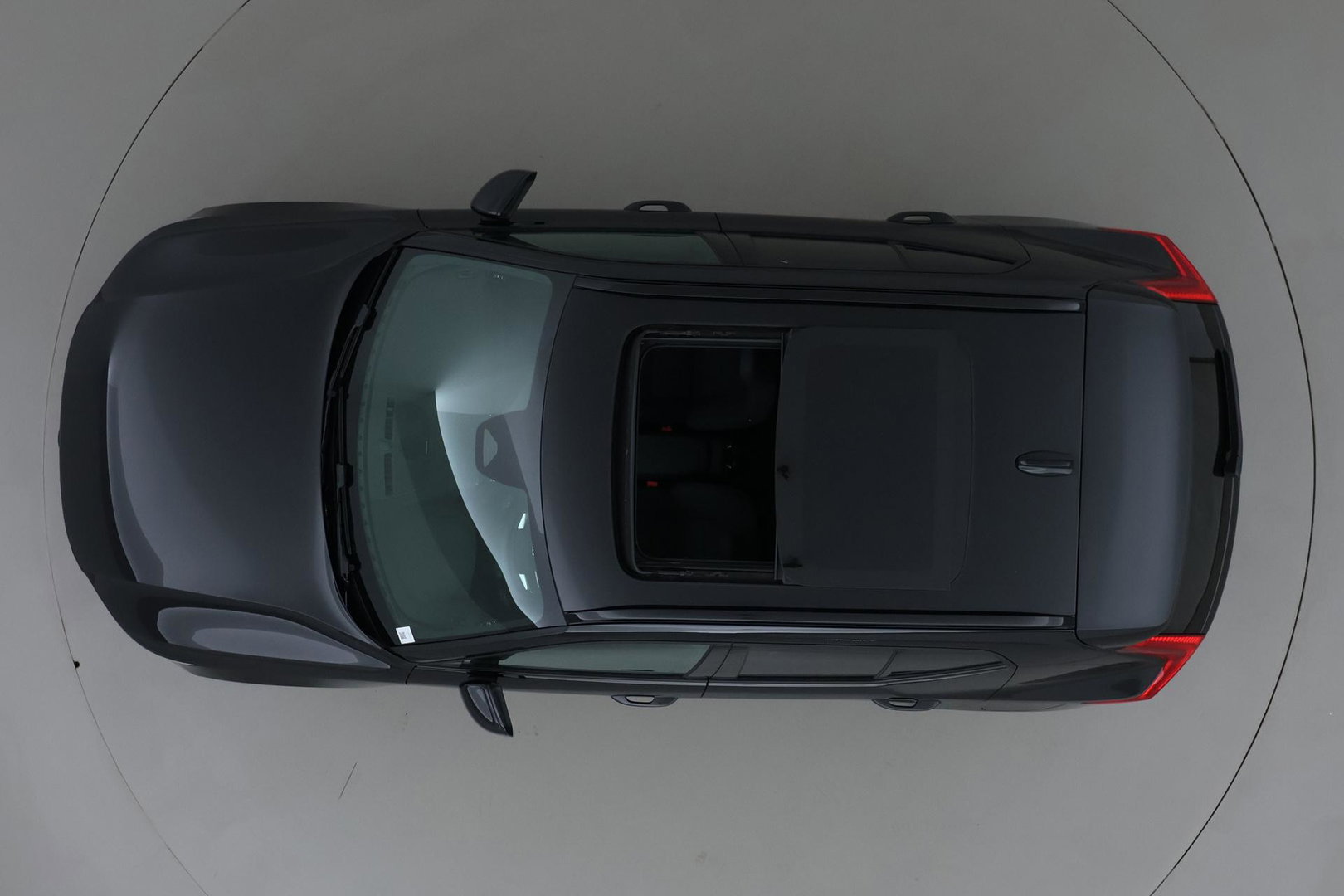 Volvo EX40 Twin Motor Plus Black Edition 82 kWh | ACC | Panoramadak | 360° Camera | Harman/Kardon | Stoel+Stuurverwarming | 20 Inch