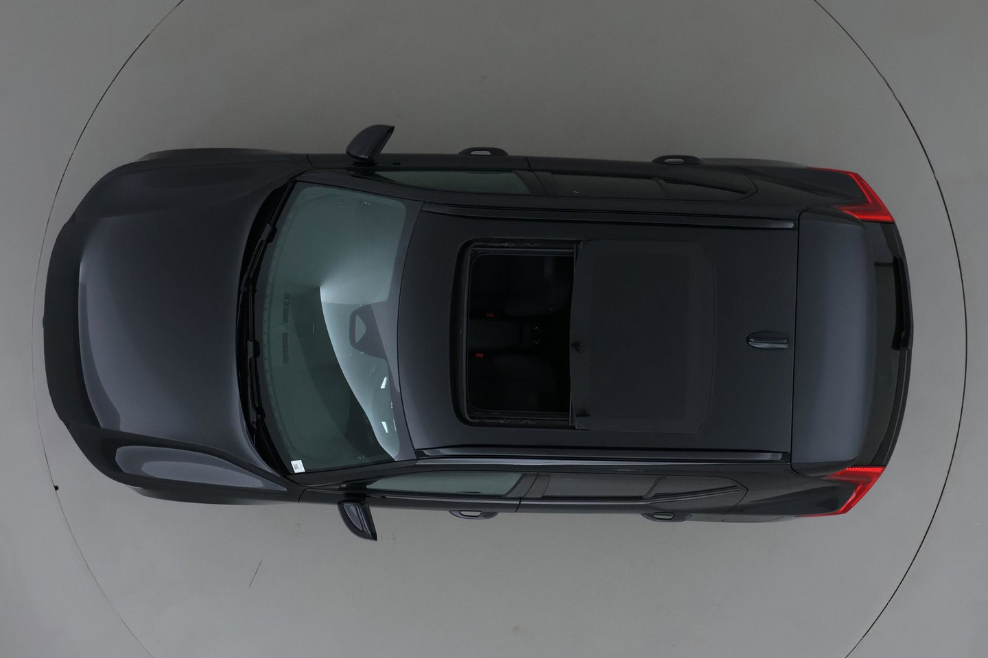 Volvo EX40 Twin Motor Plus Black Edition 82 kWh | ACC | Panoramadak | 360° Camera | Harman/Kardon | Stoel+Stuurverwarming | 20 Inch
