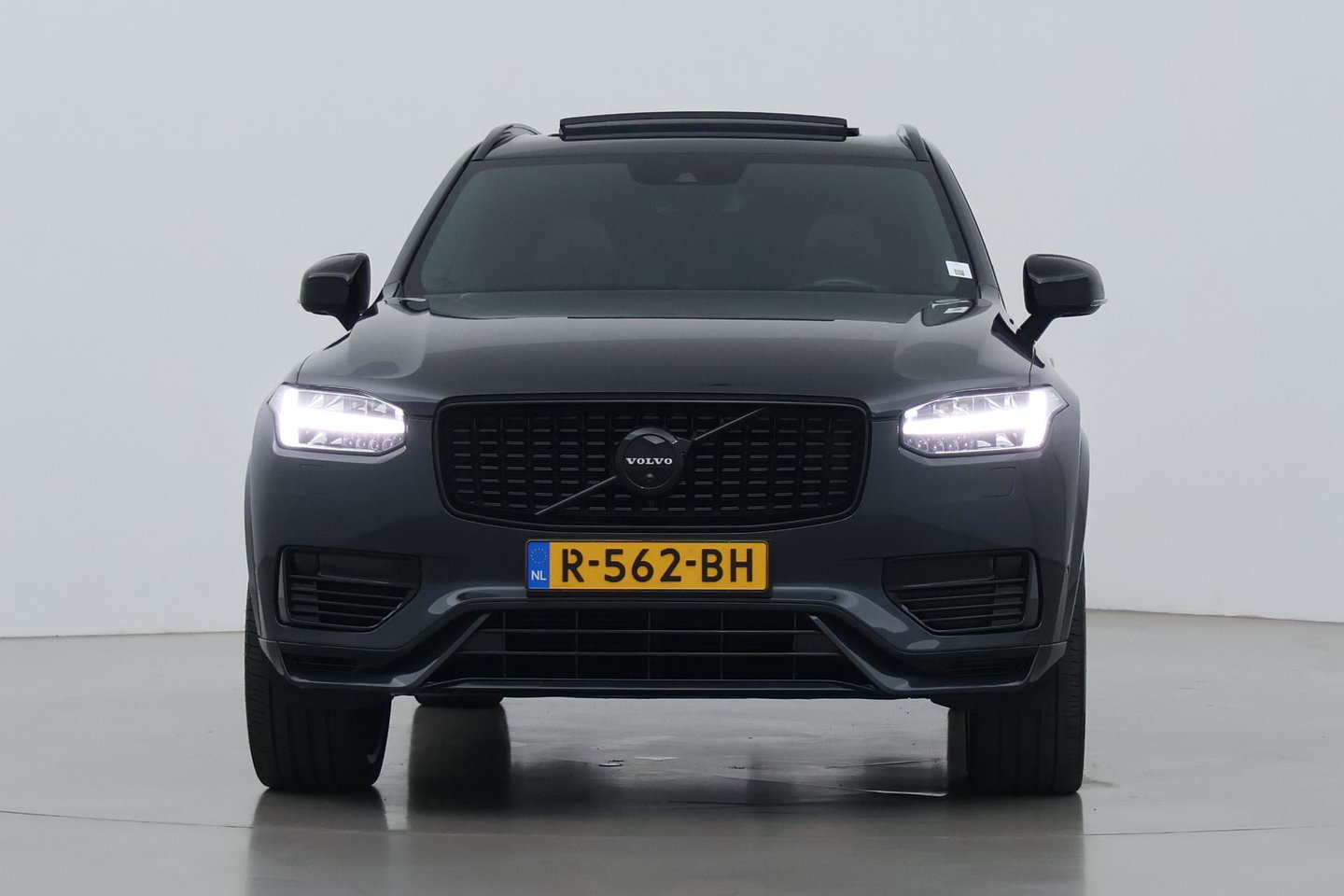 Volvo XC90 T8 Recharge R-Design | ACC | Luchtvering | Panoramadak | Bowers&Wilkins | 360° Camera | Head-Up | Trekhaak | 22 Inch