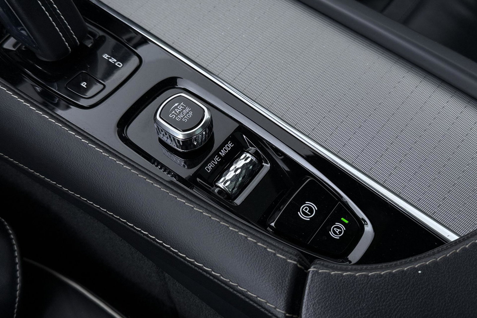 Volvo XC90 T8 Recharge R-Design | ACC | Luchtvering | Panoramadak | Bowers&Wilkins | 360° Camera | Head-Up | Trekhaak | 22 Inch