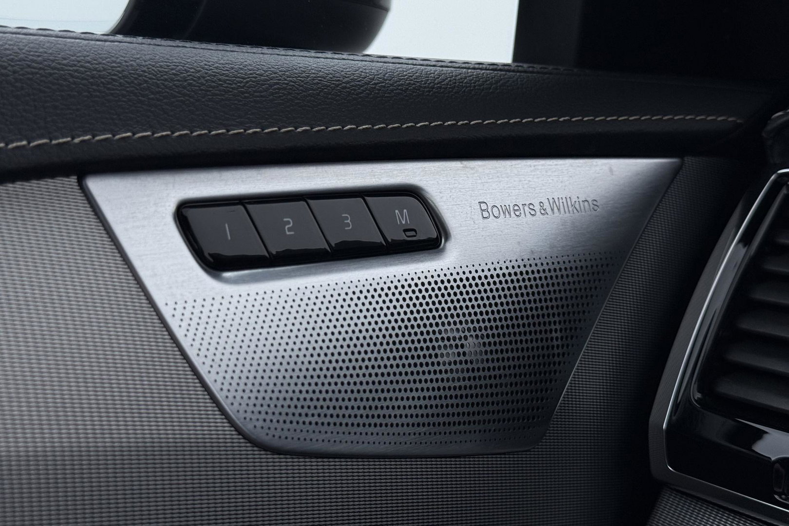 Volvo XC90 T8 Recharge R-Design | ACC | Luchtvering | Panoramadak | Bowers&Wilkins | 360° Camera | Head-Up | Trekhaak | 22 Inch