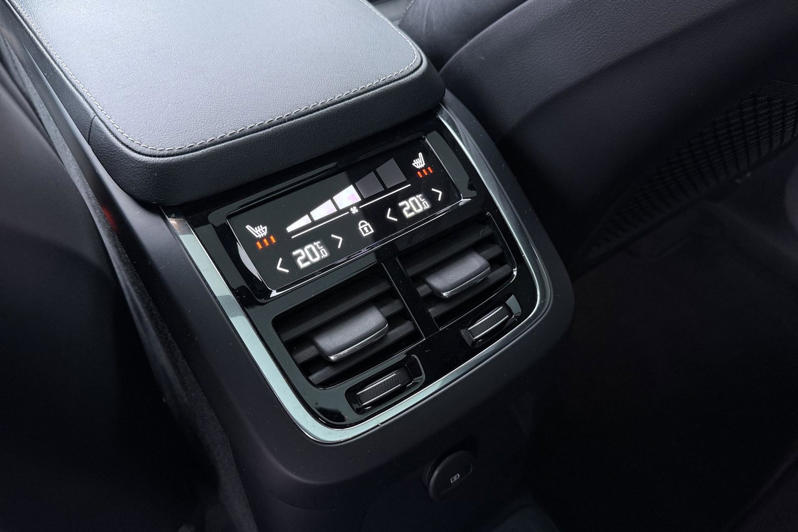 Volvo XC90 T8 Recharge R-Design | ACC | Luchtvering | Panoramadak | Bowers&Wilkins | 360° Camera | Head-Up | Trekhaak | 22 Inch