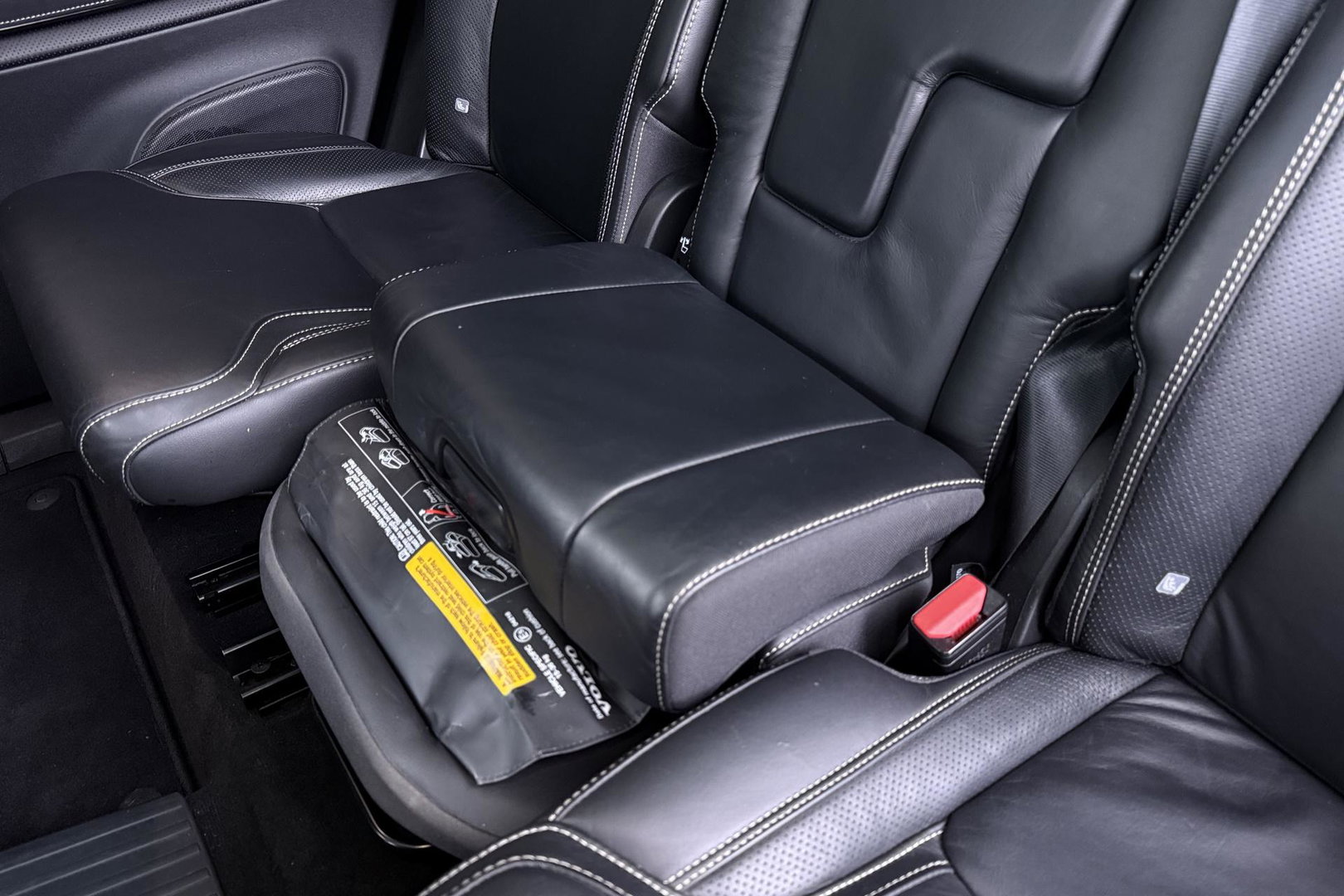 Volvo XC90 T8 Recharge R-Design | ACC | Luchtvering | Panoramadak | Bowers&Wilkins | 360° Camera | Head-Up | Trekhaak | 22 Inch