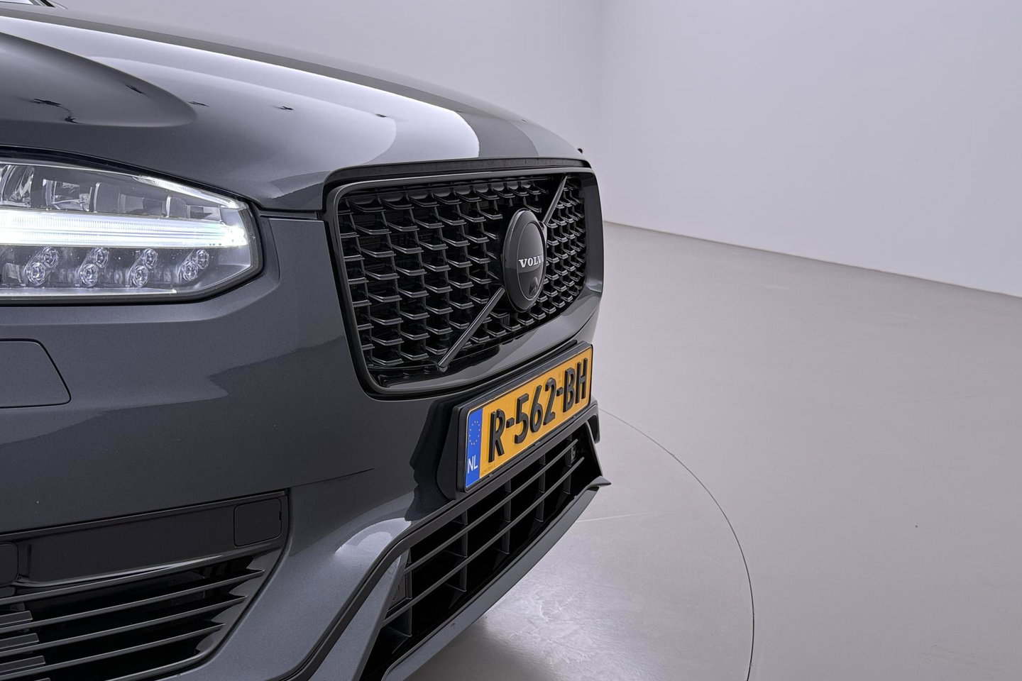 Volvo XC90 T8 Recharge R-Design | ACC | Luchtvering | Panoramadak | Bowers&Wilkins | 360° Camera | Head-Up | Trekhaak | 22 Inch