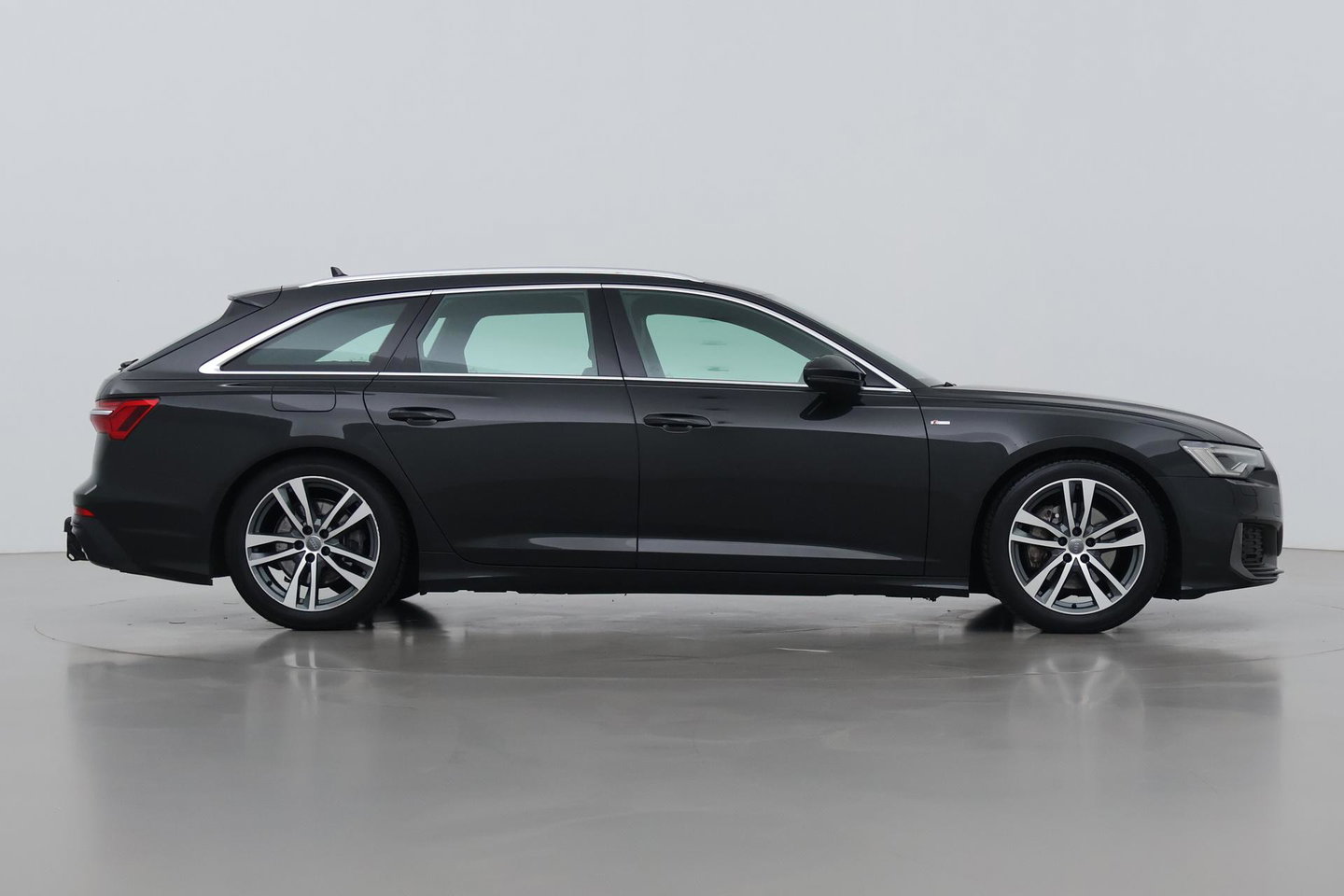 Audi A6 Avant 45 TFSI quattro Sport S line edition | Matrix LED | Trekhaak | Stoelverwarming | Keyless | Memory Seats | 19 inch