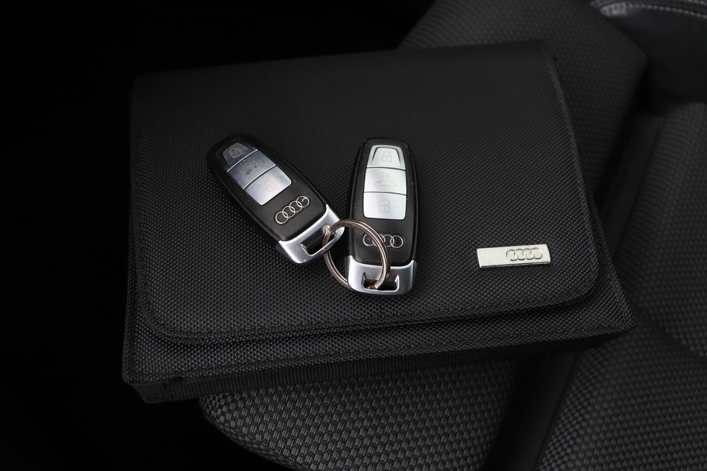 Audi A6 Avant 45 TFSI quattro Sport S line edition | Matrix LED | Trekhaak | Stoelverwarming | Keyless | Memory Seats | 19 inch