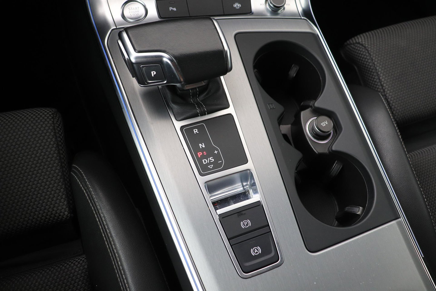 Audi A6 Avant 45 TFSI quattro Sport S line edition | Matrix LED | Trekhaak | Stoelverwarming | Keyless | Memory Seats | 19 inch