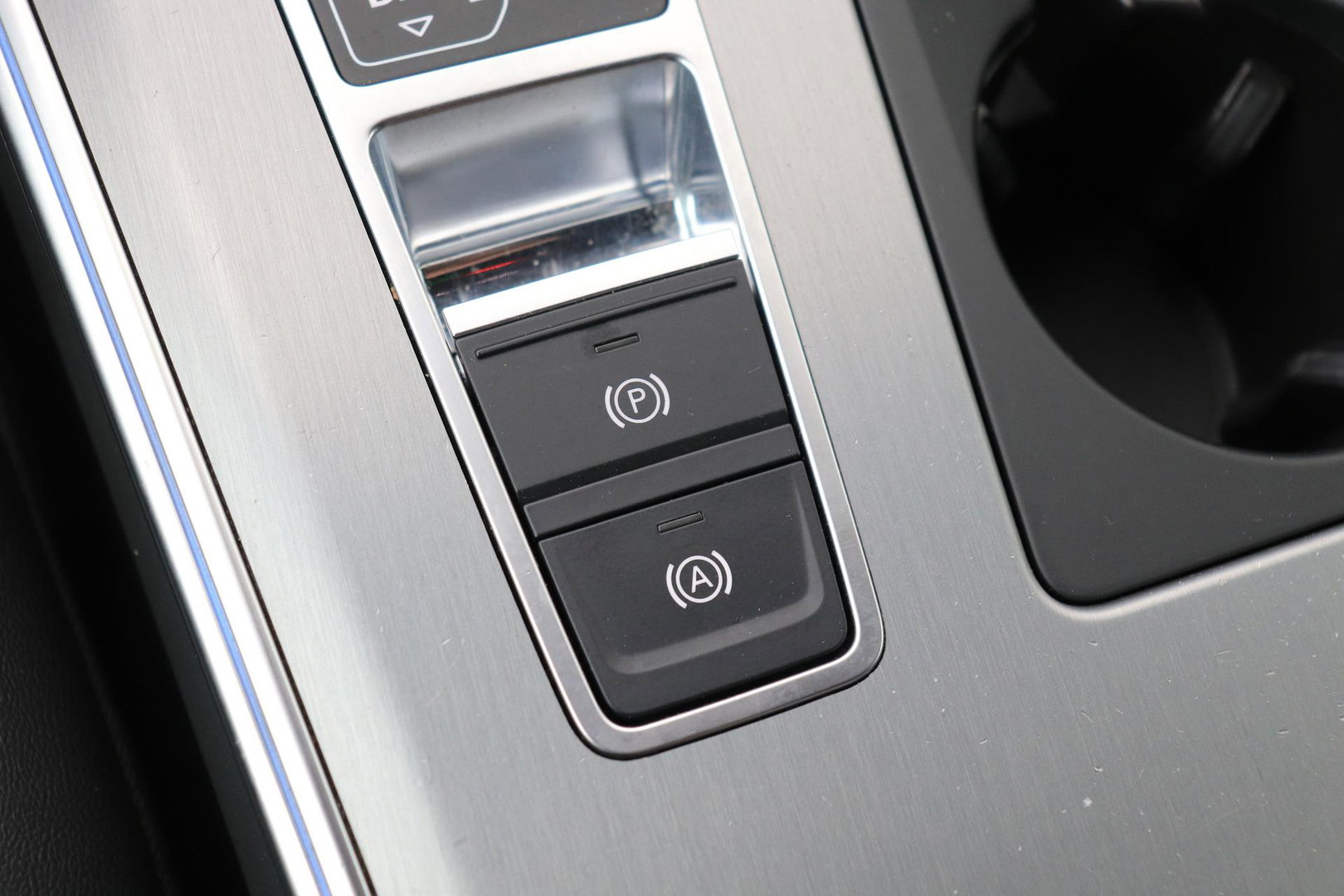 Audi A6 Avant 45 TFSI quattro Sport S line edition | Matrix LED | Trekhaak | Stoelverwarming | Keyless | Memory Seats | 19 inch