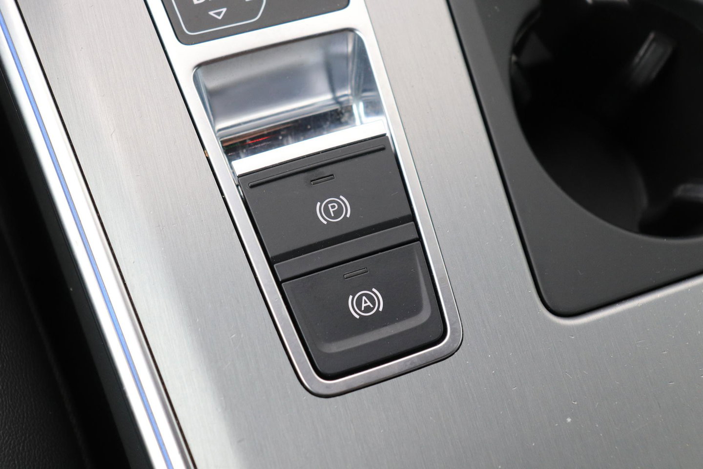 Audi A6 Avant 45 TFSI quattro Sport S line edition | Matrix LED | Trekhaak | Stoelverwarming | Keyless | Memory Seats | 19 inch