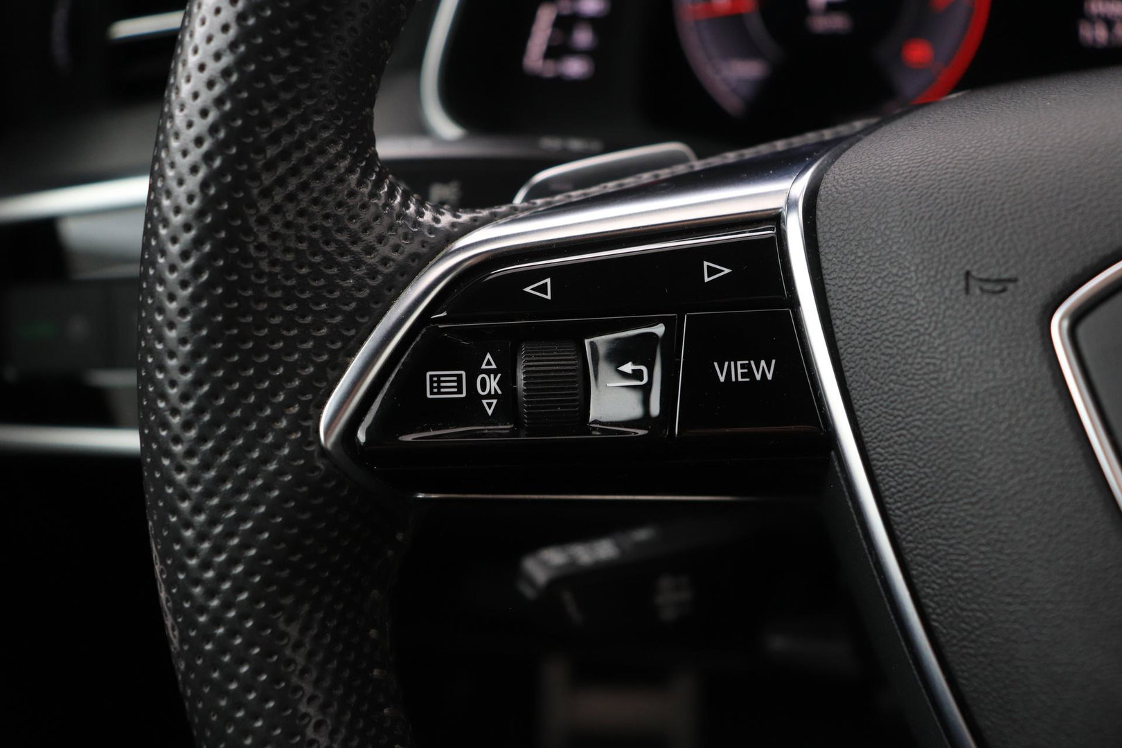 Audi A6 Avant 45 TFSI quattro Sport S line edition | Matrix LED | Trekhaak | Stoelverwarming | Keyless | Memory Seats | 19 inch