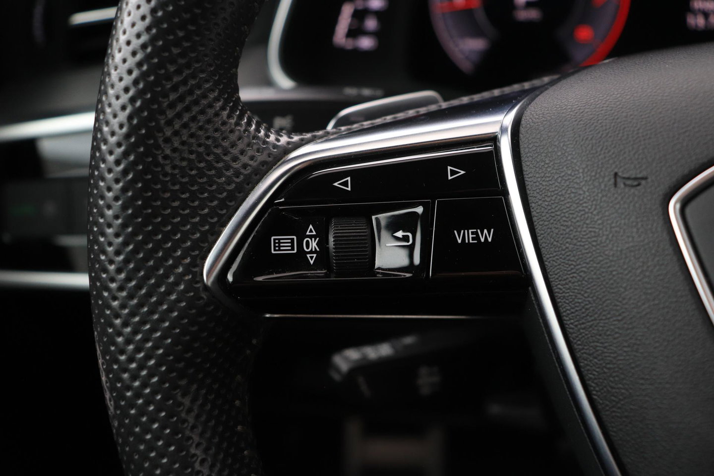 Audi A6 Avant 45 TFSI quattro Sport S line edition | Matrix LED | Trekhaak | Stoelverwarming | Keyless | Memory Seats | 19 inch
