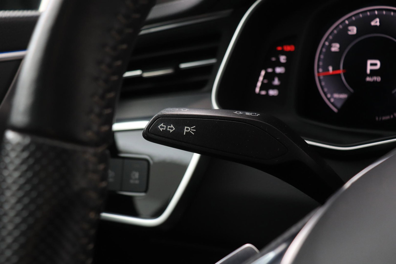 Audi A6 Avant 45 TFSI quattro Sport S line edition | Matrix LED | Trekhaak | Stoelverwarming | Keyless | Memory Seats | 19 inch