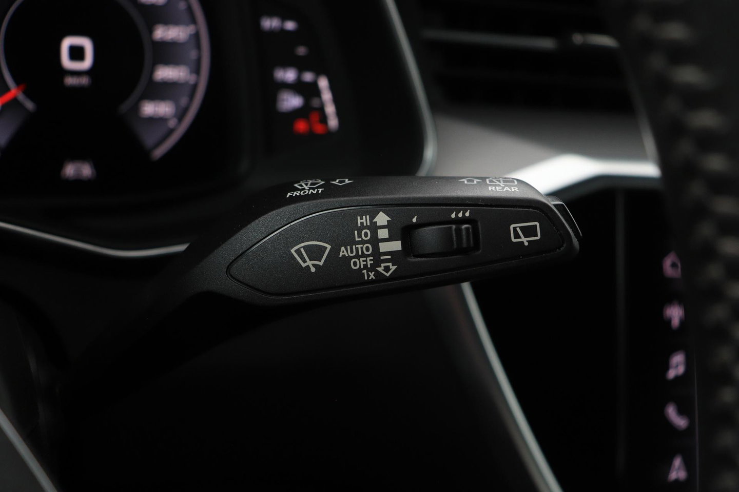 Audi A6 Avant 45 TFSI quattro Sport S line edition | Matrix LED | Trekhaak | Stoelverwarming | Keyless | Memory Seats | 19 inch