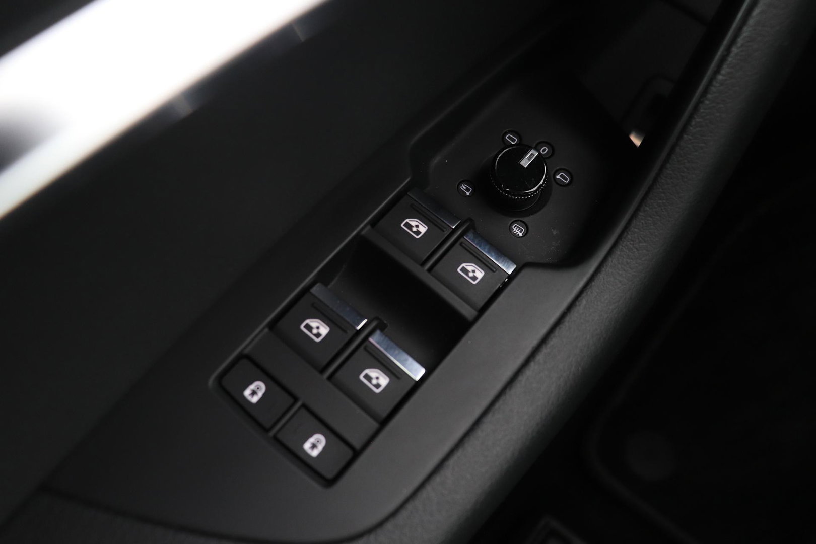 Audi A6 Avant 45 TFSI quattro Sport S line edition | Matrix LED | Trekhaak | Stoelverwarming | Keyless | Memory Seats | 19 inch
